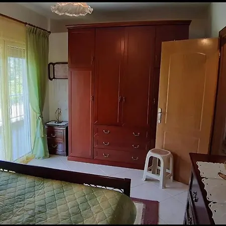 Semesterbostad Hrisi *